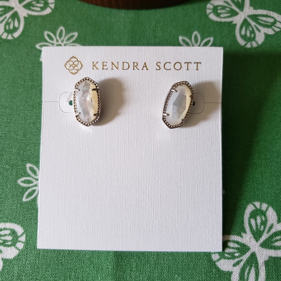 Kendra Scott Jewelry - Kendra Scott Ellie stud earrings NWOT Ivory mother of pearl and silver